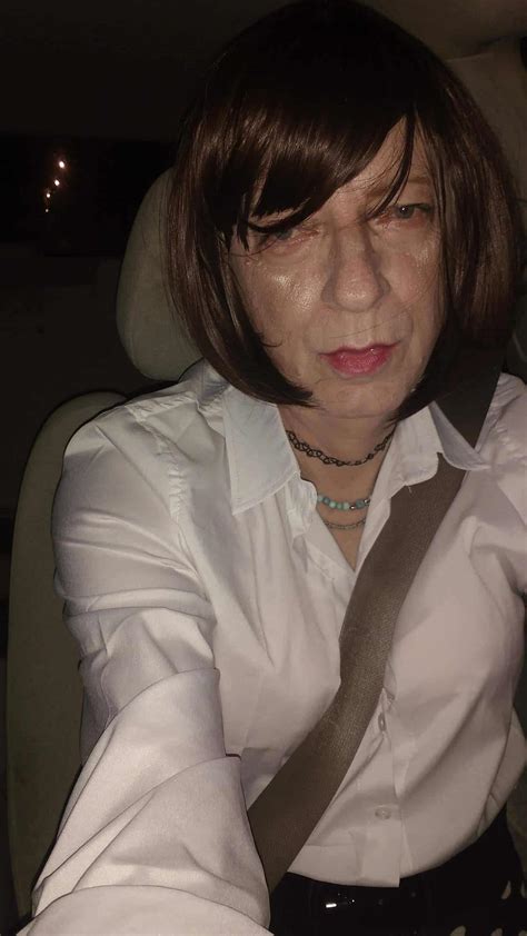 crossdresser fucked in car